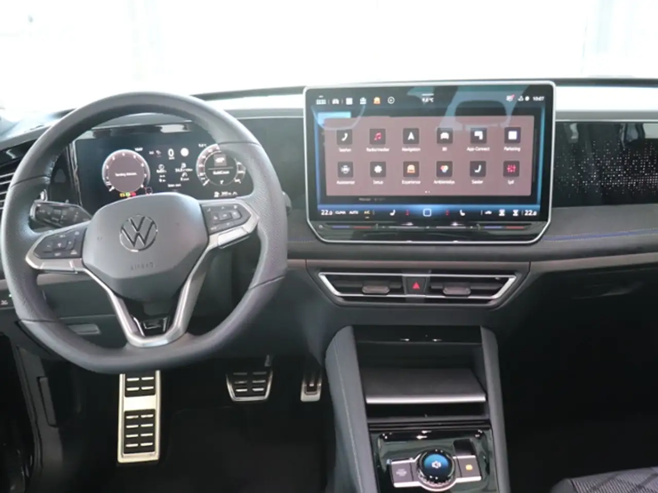 Volkswagen Tiguan R-Line 1.5 eTSI*DSG*AHK*NAVI*PANORAMADACH*ACC*SIH 16
