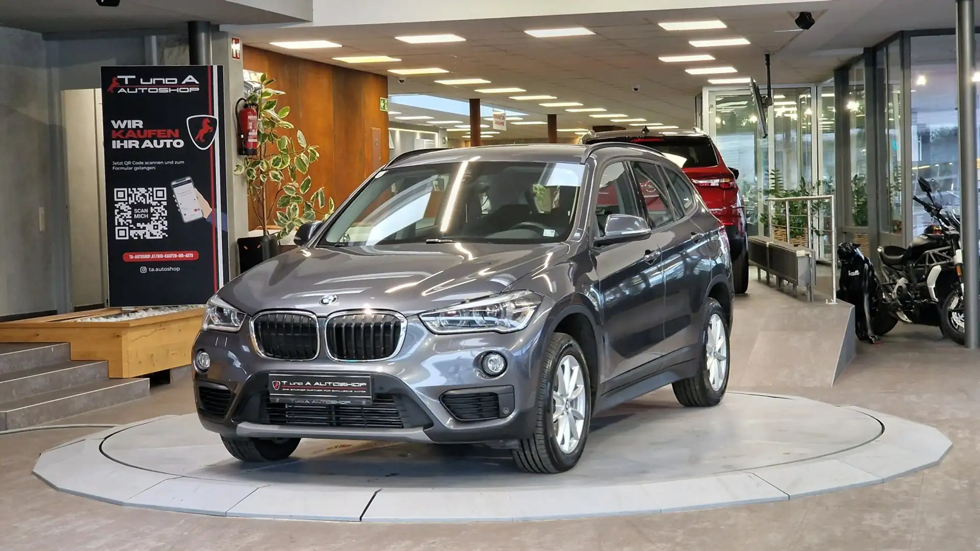 BMW X1 18d xDrive F48 *Kamera*Navi*Sitzheizung* Grau - 1