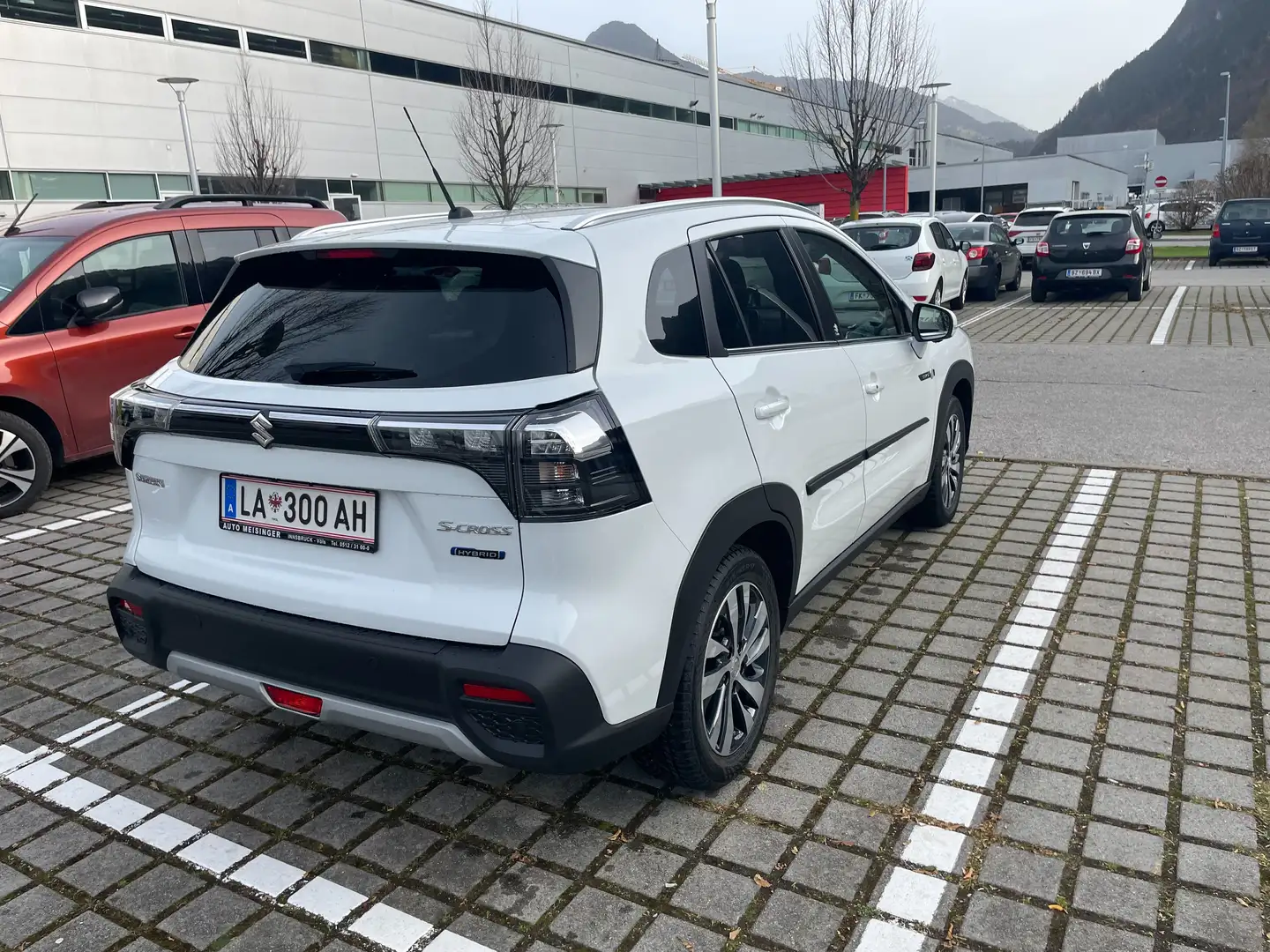 Suzuki S-Cross S-Cross 1,5 Strong Hybrid ALLGRIP 6AGS flash Weiß - 1