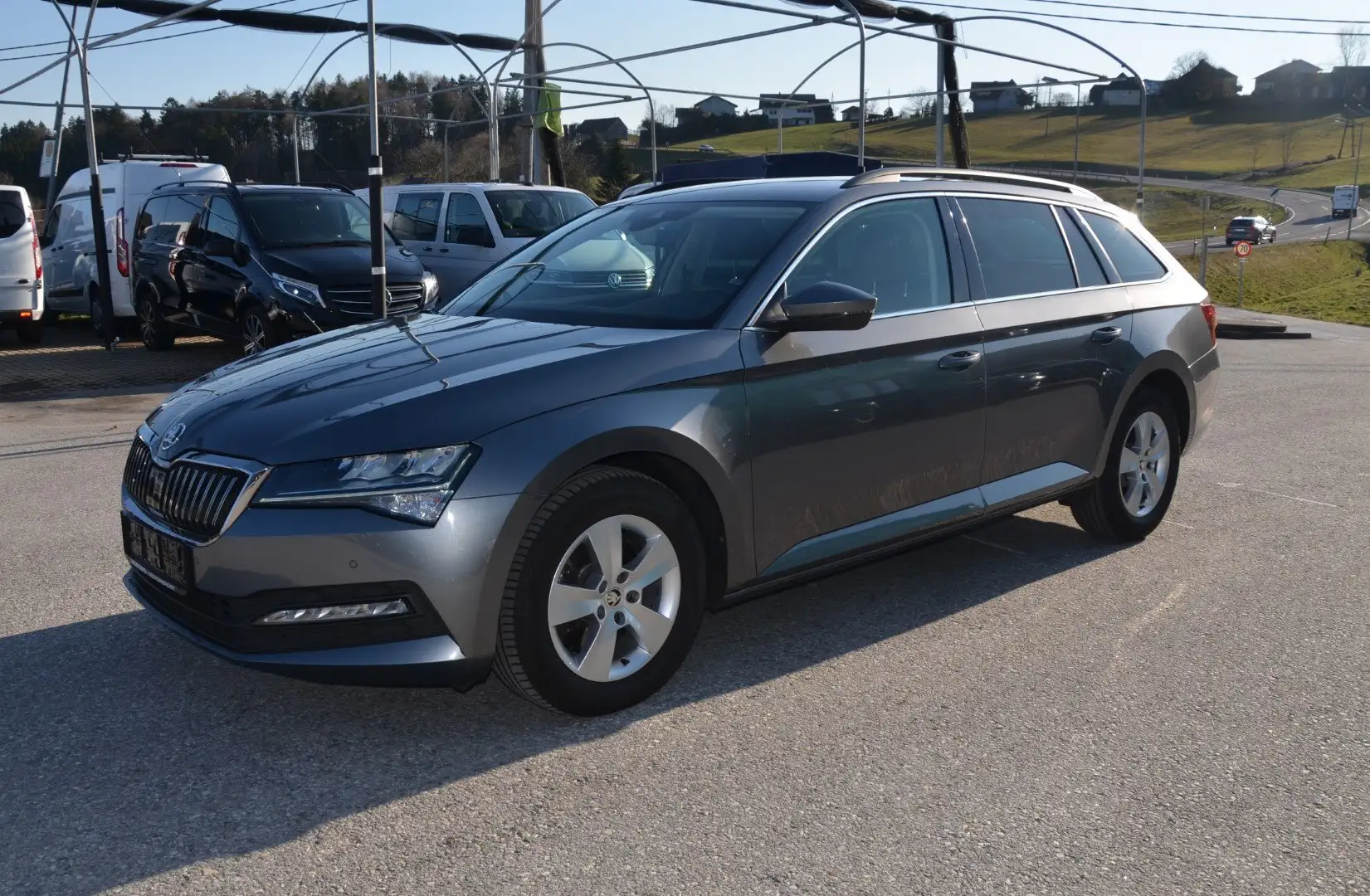 Skoda Superb Superb Kombi 2,0 TDI DSG LED VIRTUAL 1.BES Grau - 2
