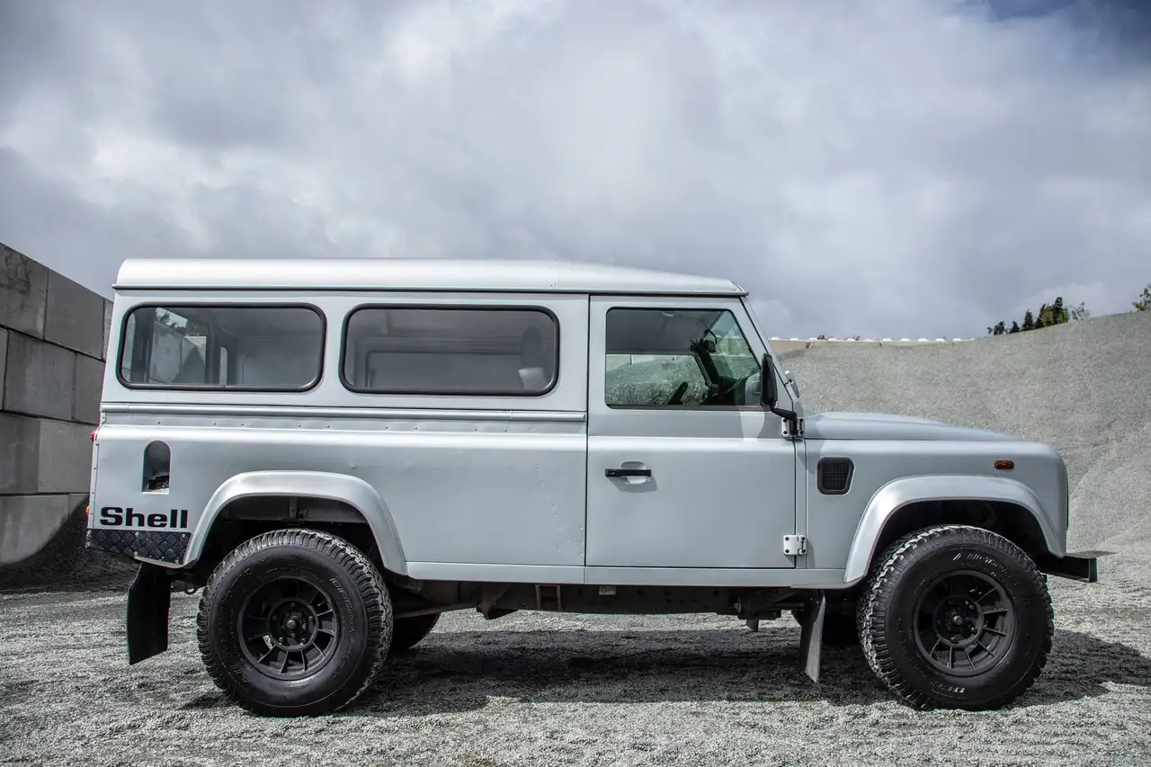 Land Rover Defender 110 VAN TD4 2.4 Turbo - D / 4X4 / LICHTE VRACHT / TREKHAAK / WINCH / SPORTSTUUR ! — foto 8