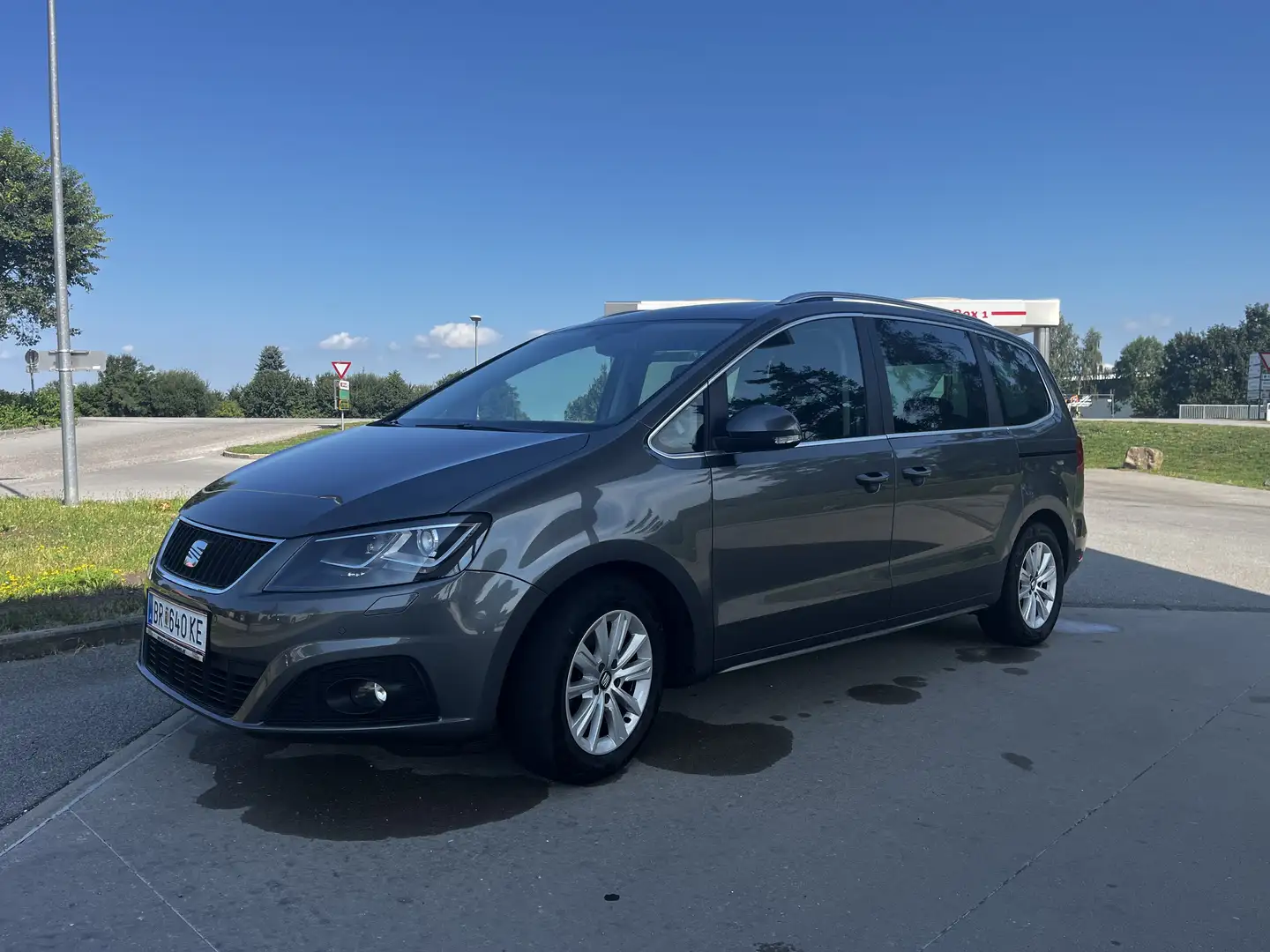 SEAT Alhambra 2.0 TDI Executive Allrad Grau - 1