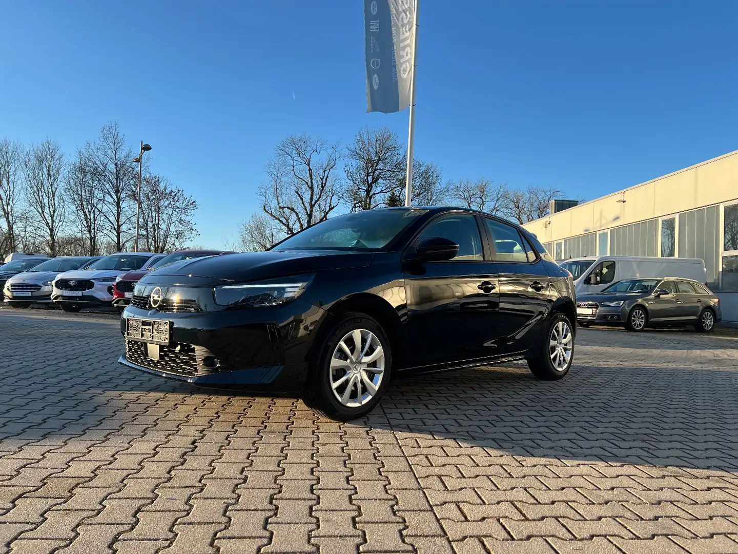 Opel Corsa F 1.2 Turbo *LED Sitzh. Kamera PDC v+h DAB Noir - 1
