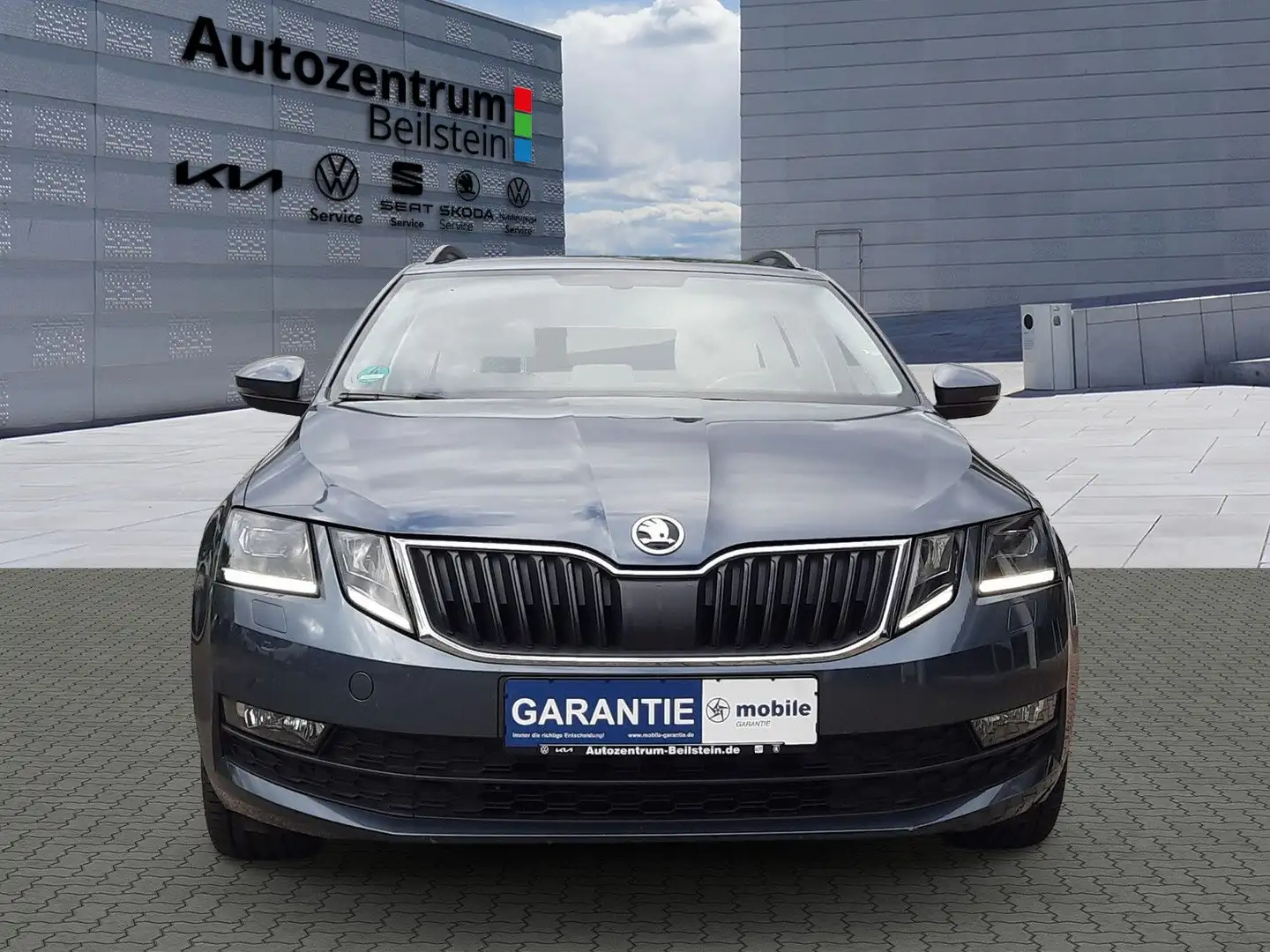 Skoda Octavia 1.6 TDI Ambition Combi AHK Grau - 2