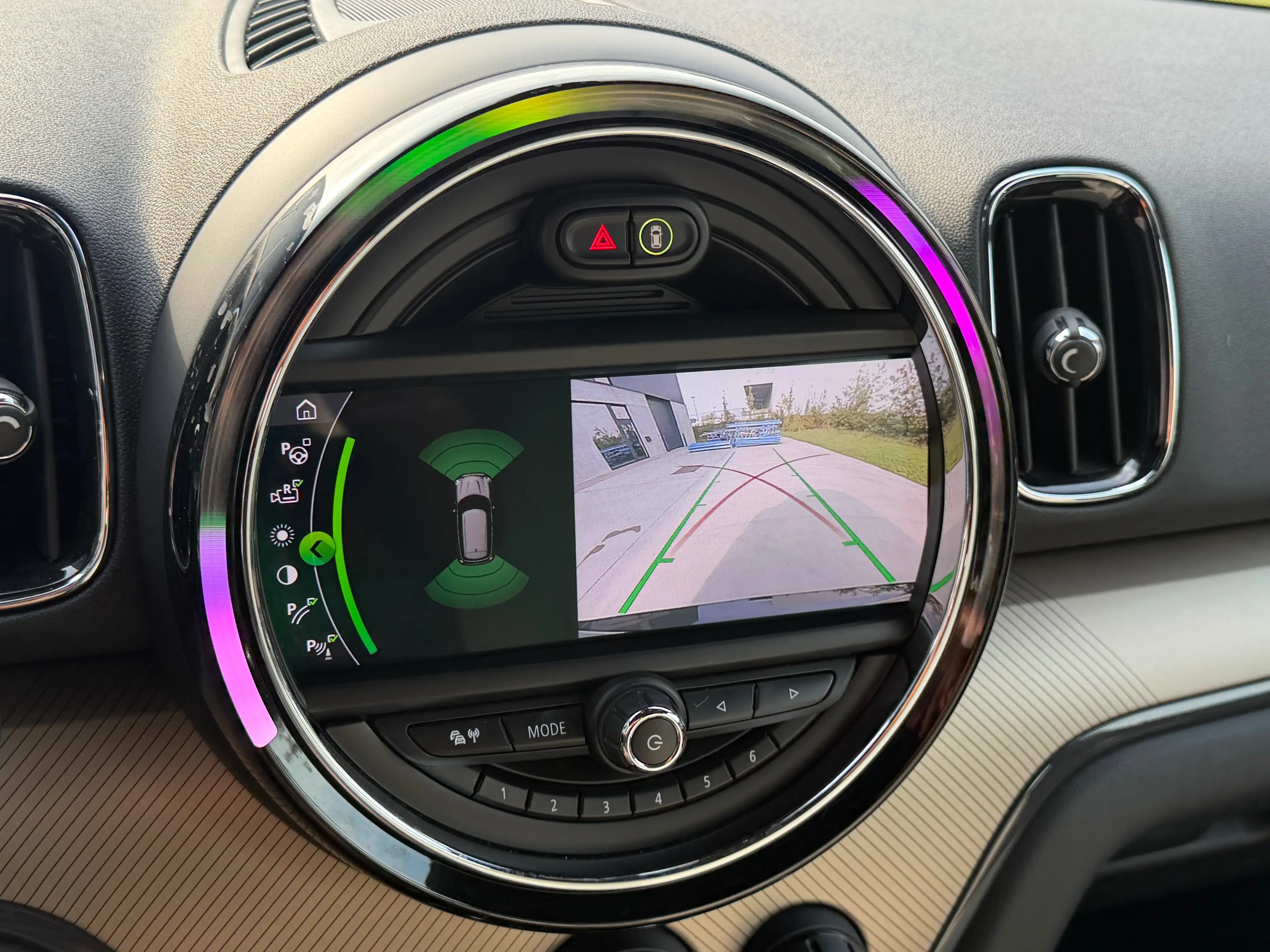 MINI Cooper SE Countryman 1.5A PHEV ALL4 / HUD/ KEYLESS/ ACC/ CAMERA/ NAVI/ LEDER — photo 14