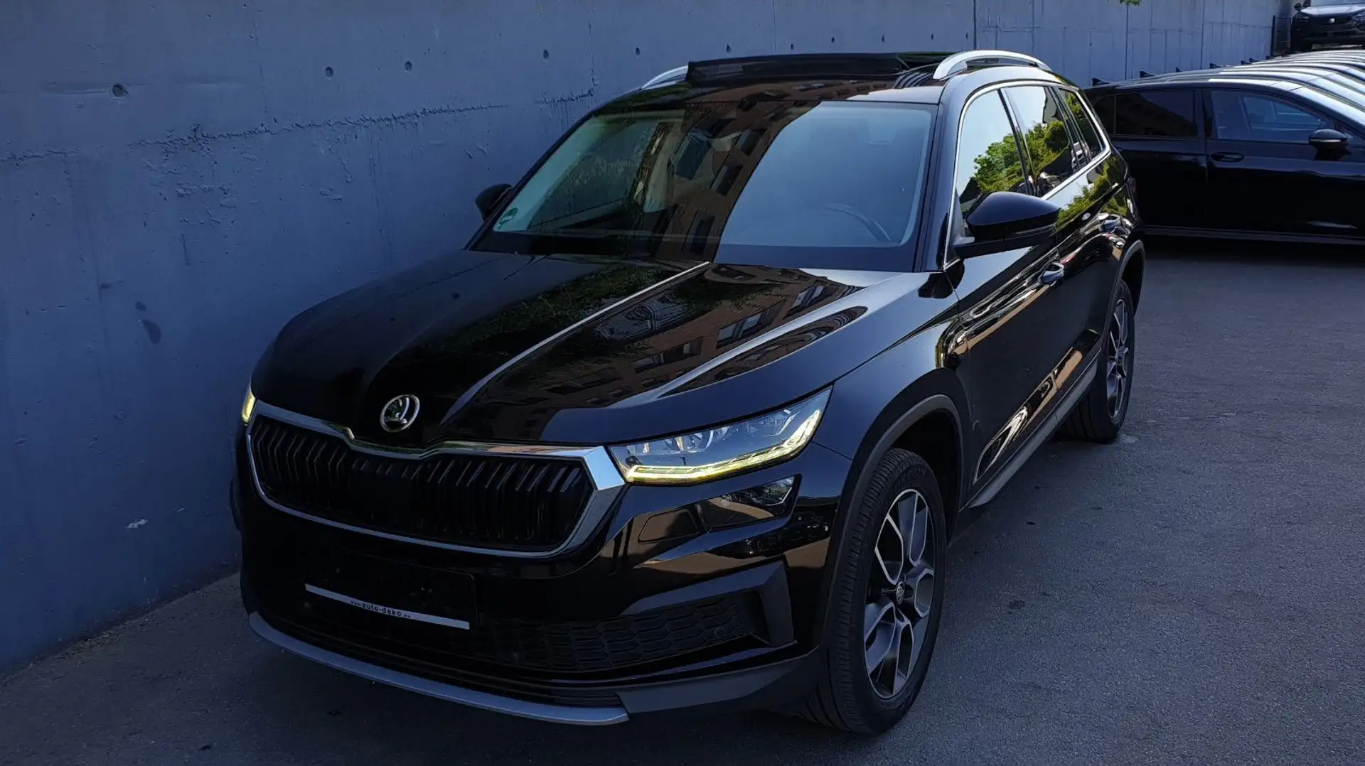 Skoda Kodiaq 2.0 TDI DSG STYLE Pano/Virtual/Leder/ACC Zwart - 2