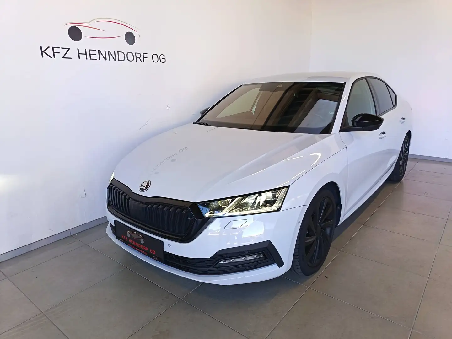 Skoda Octavia Style 4x4 DSG ab € 330 / Monat Weiß - 1