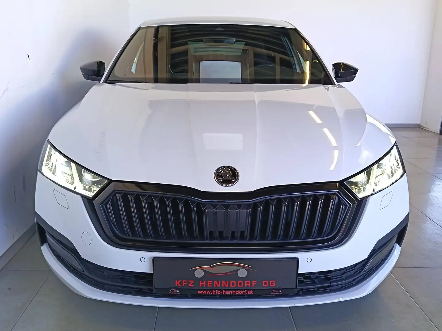 Skoda Octavia Style 4x4 DSG ab € 330 / Monat Weiß - 2