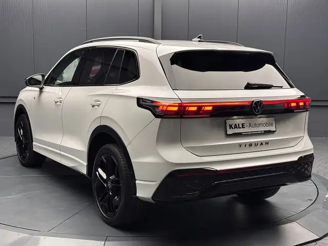 Volkswagen Tiguan view 3