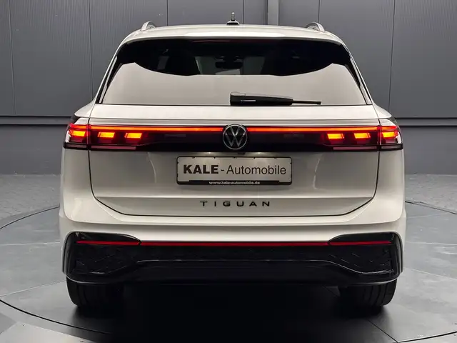 Volkswagen Tiguan view 4