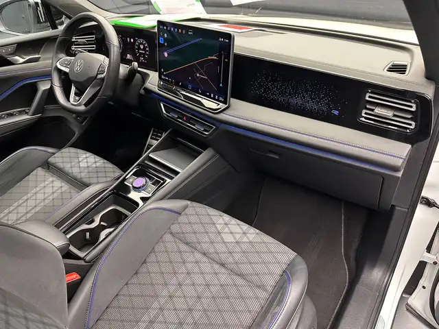 Volkswagen Tiguan view 12