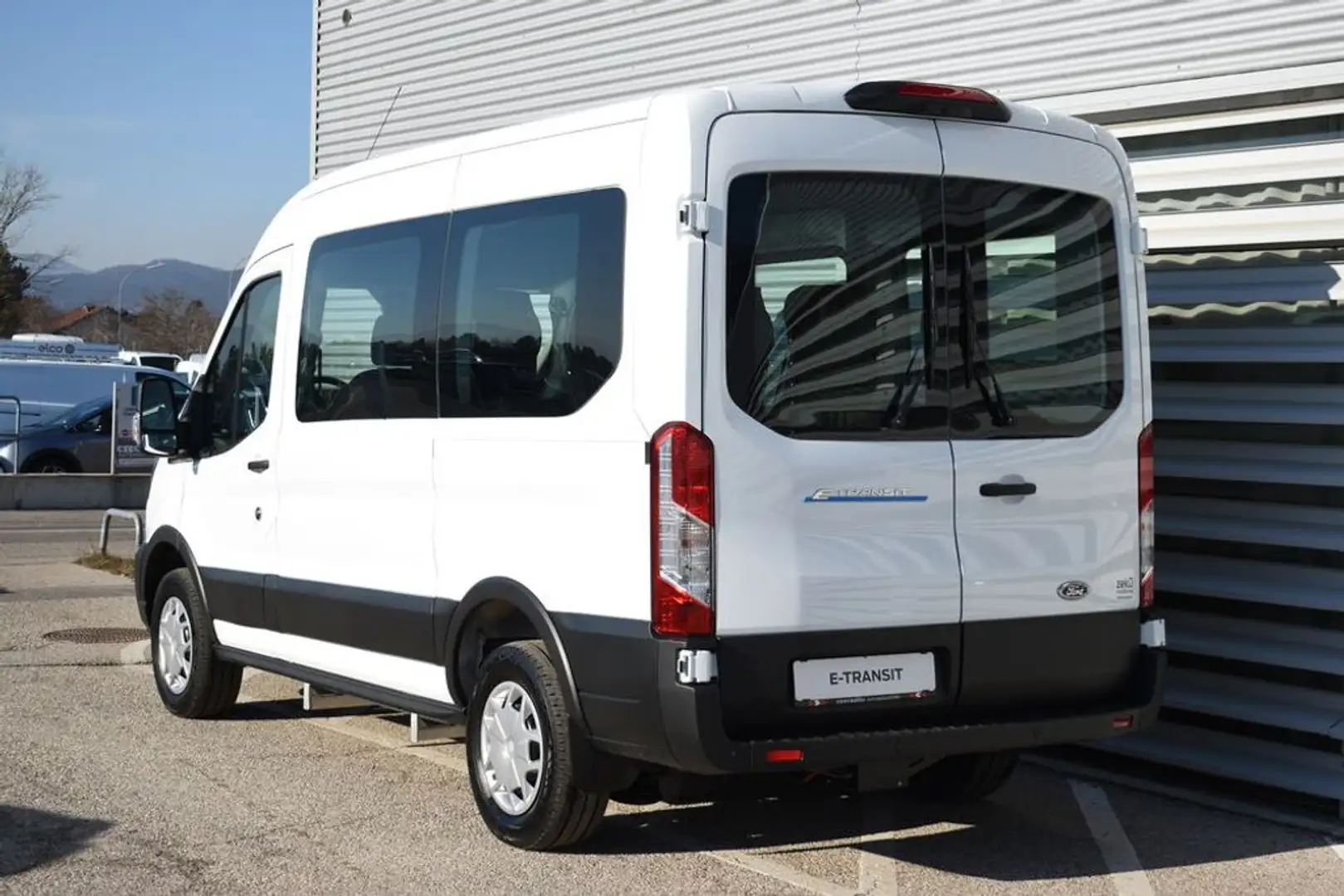 Ford Transit E-Personentransporter 350 L2 Trend Weiß - 2