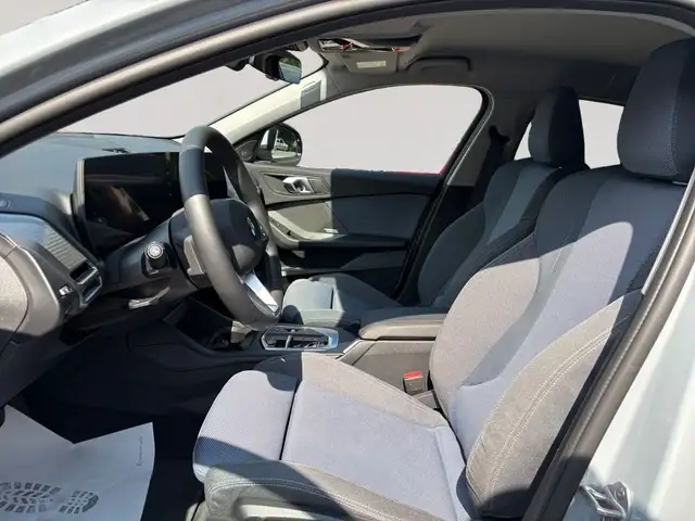 BMW 1 Series view 11