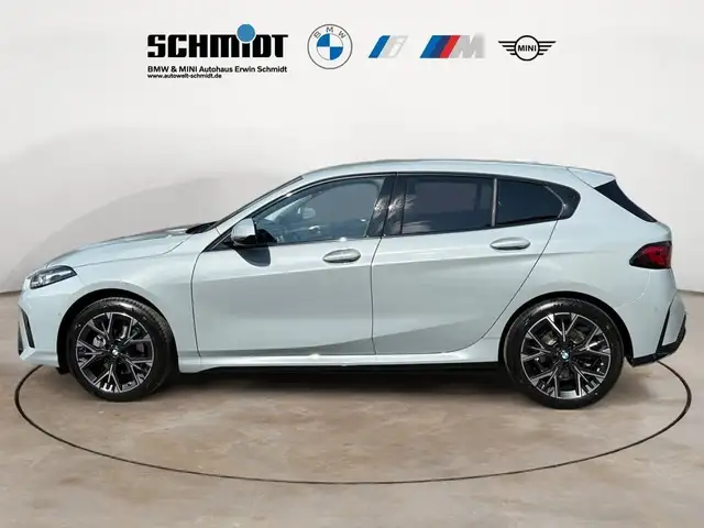 BMW 1 Series view 4