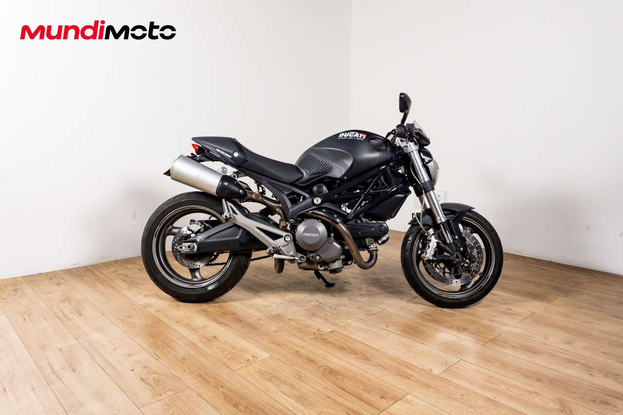 Ducati Monster 696