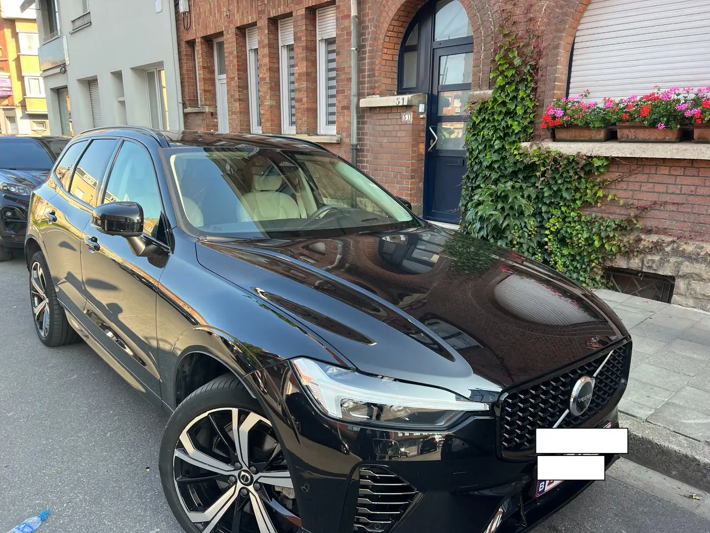 Volvo XC60 XC60 2.0 T6 PHEV AWD Ultimate Dark (257kW) Zwart - 2