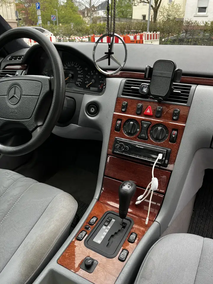 Mercedes-Benz E 230 Classic, foto 8
