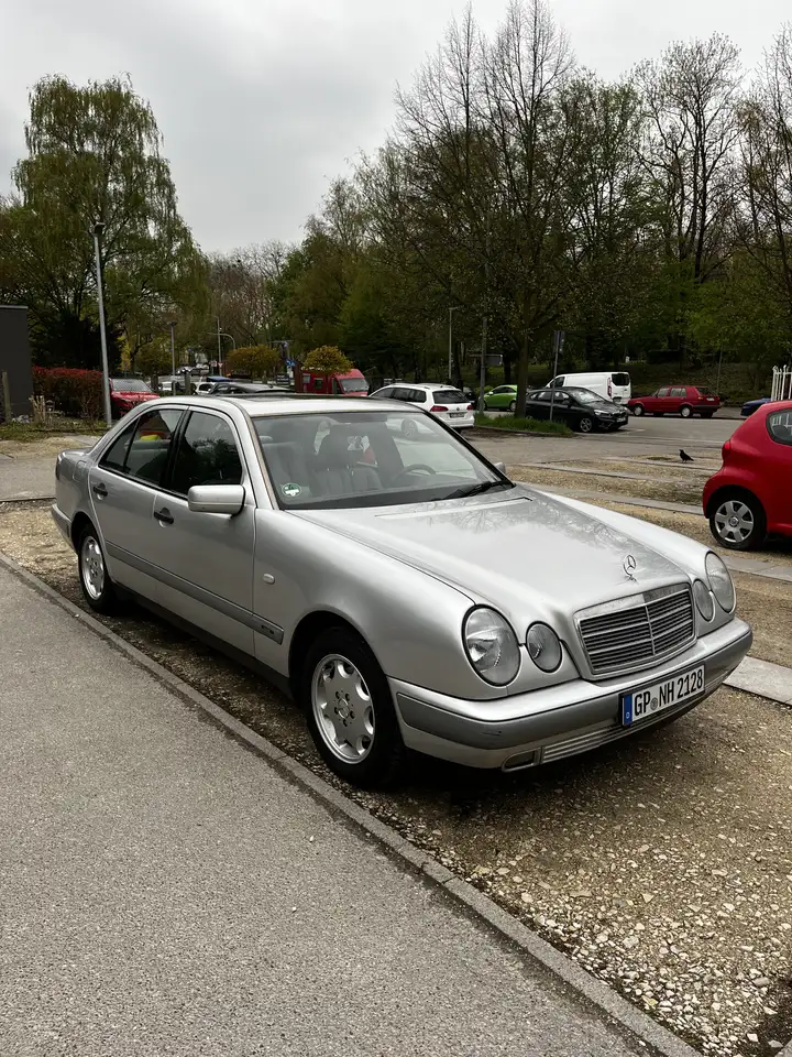 Mercedes-Benz E 230 Classic, foto 1
