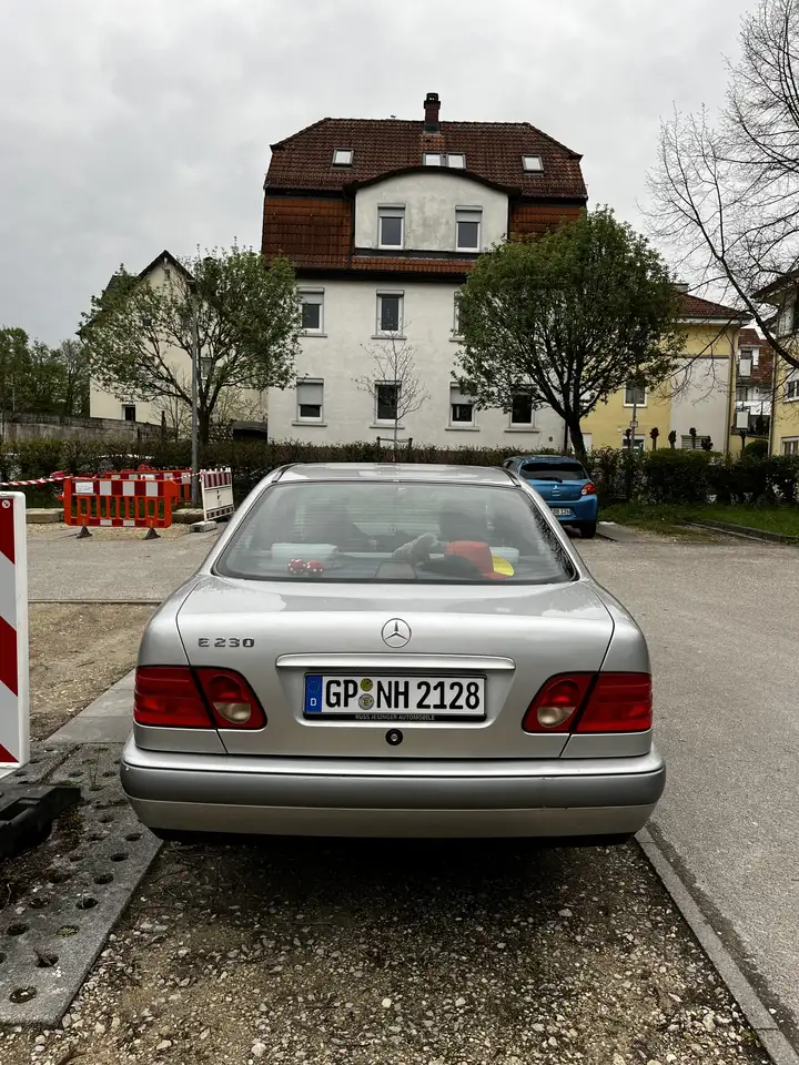 Mercedes-Benz E 230 Classic, foto 4