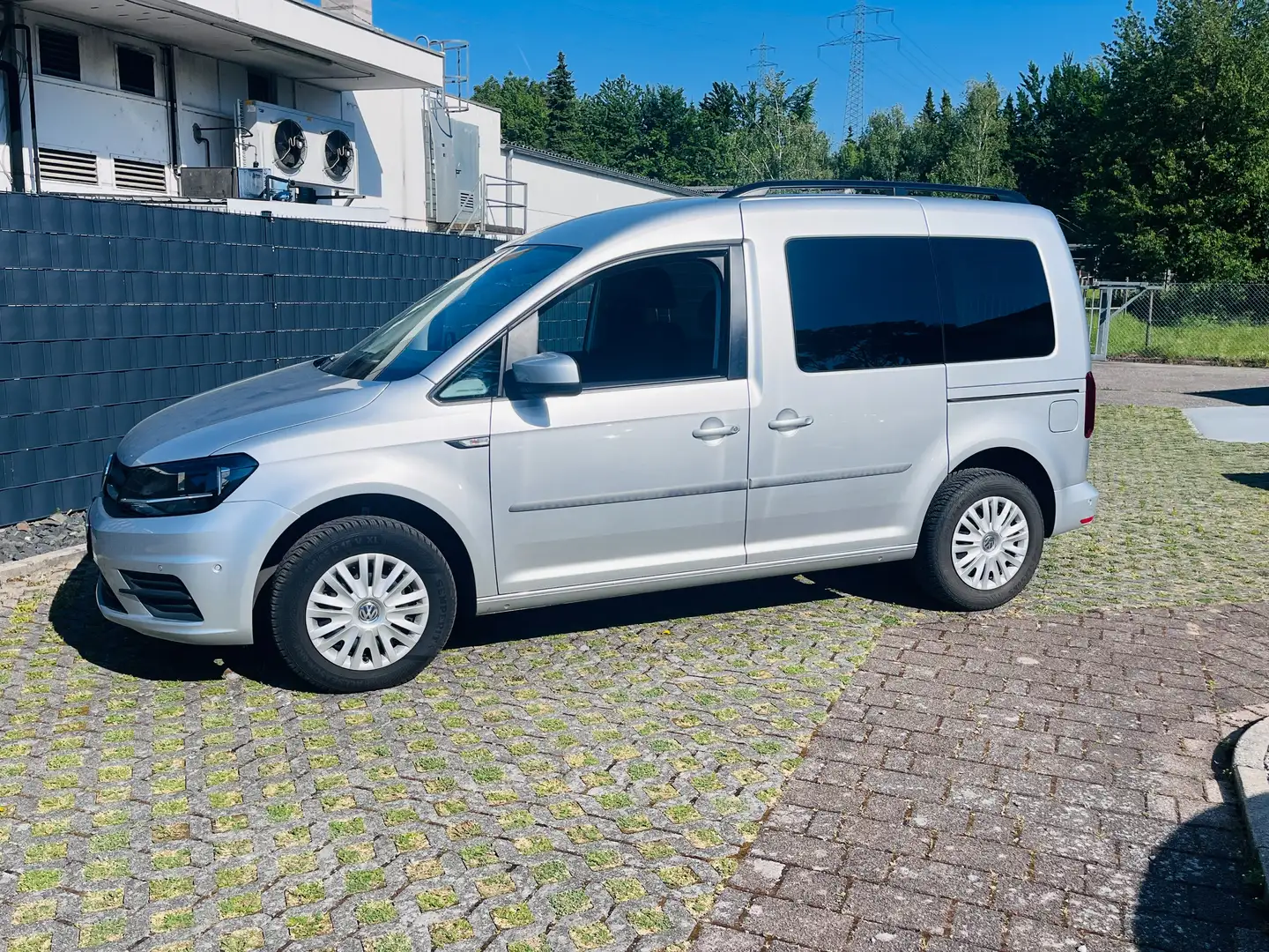 Volkswagen Caddy Trendline*Navi*Automatik*Tempomat*AHK*wenig KM** Gris - 2