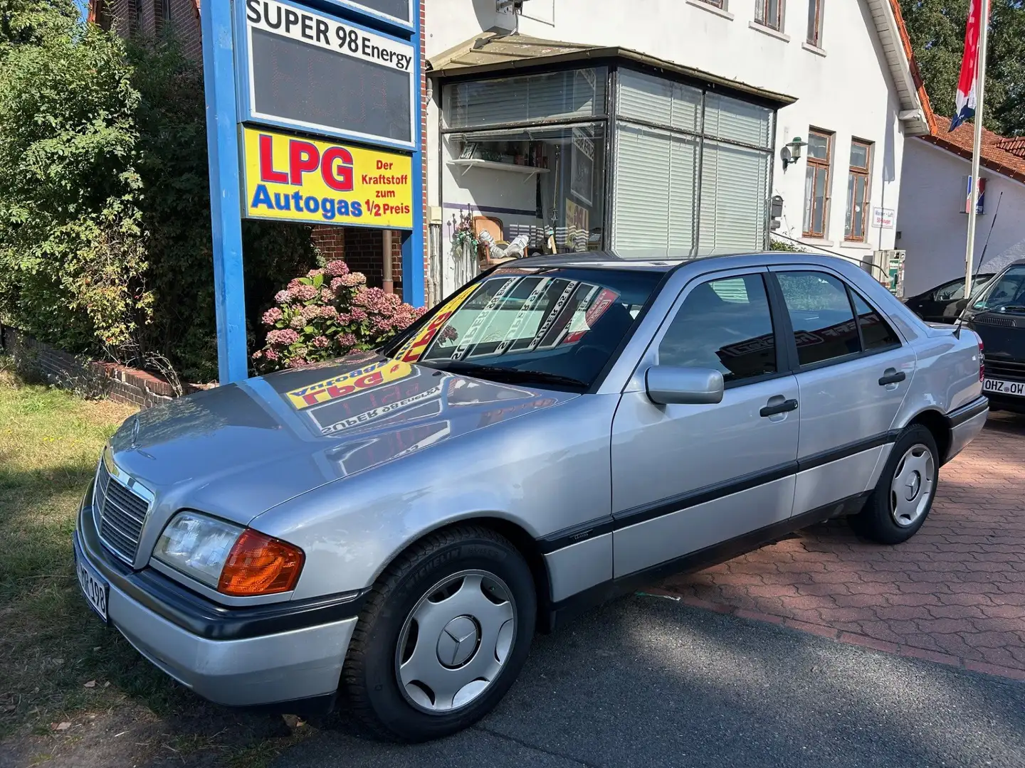 Mercedes-Benz C 200 C 200 Classic,Klima,Tüv 3/26,sehr gepflegt. Argent - 1