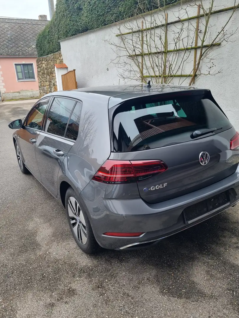 Volkswagen e-Golf e-Golf 35,8kWh (mit Batterie) Grau - 1