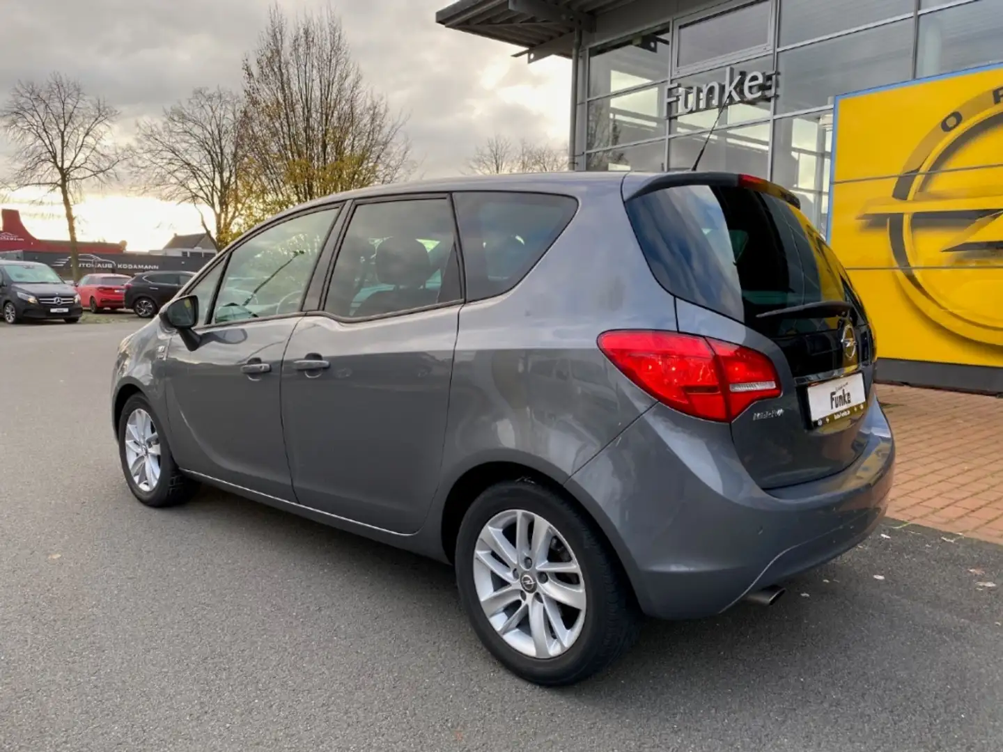 Opel Meriva B drive AT Mehrzonenklima Ambiente SHZ LenkradHZG Grau - 2