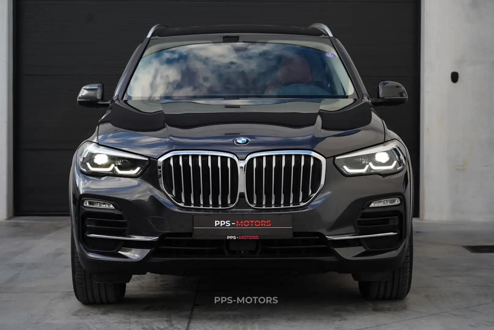 BMW X5 xDrive45e PANO | TREKHAAK | 1STE EIGENAAR | MARGE Grey - 2