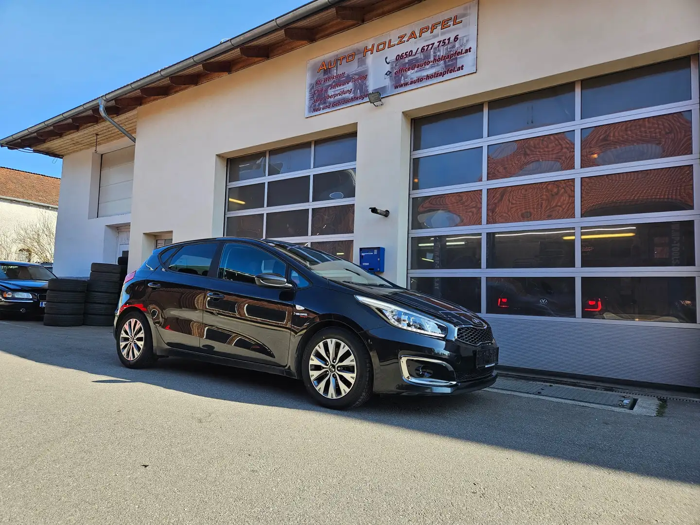 Kia Ceed / cee'd cee'd 1,4 CRDi Silber Silber Schwarz - 1