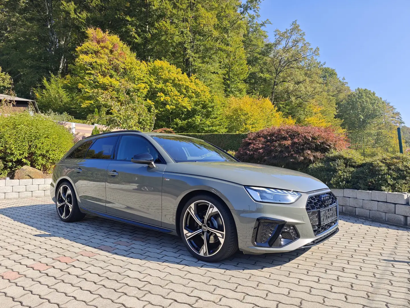 Audi A4 30 TDI S line S Tronic*Competition*Navi*19 Zoll* Grau - 1
