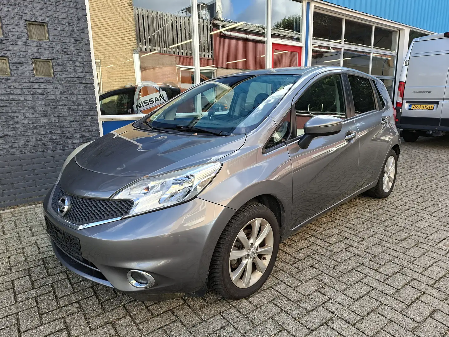 Nissan Note 1.2 DIG-S Acenta RIJKLAAR Grijs - 1