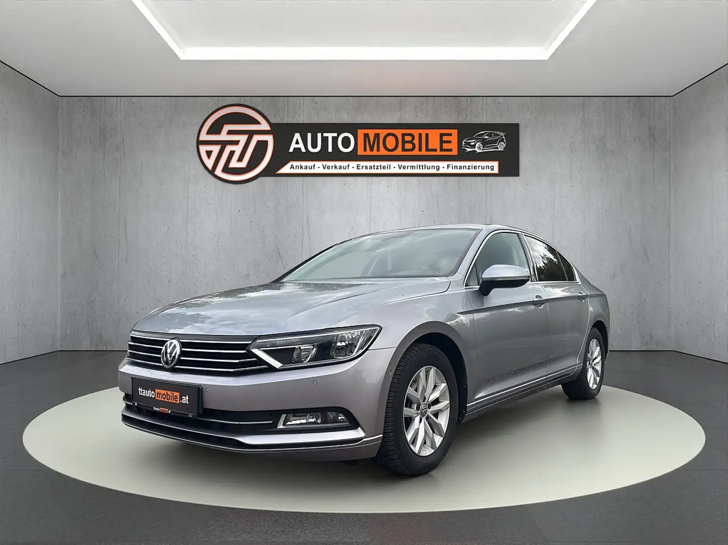 Volkswagen Passat Comfortline 1,6 TDI Grijs - 1