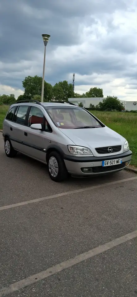 Opel Zafira 1.8 Elegance