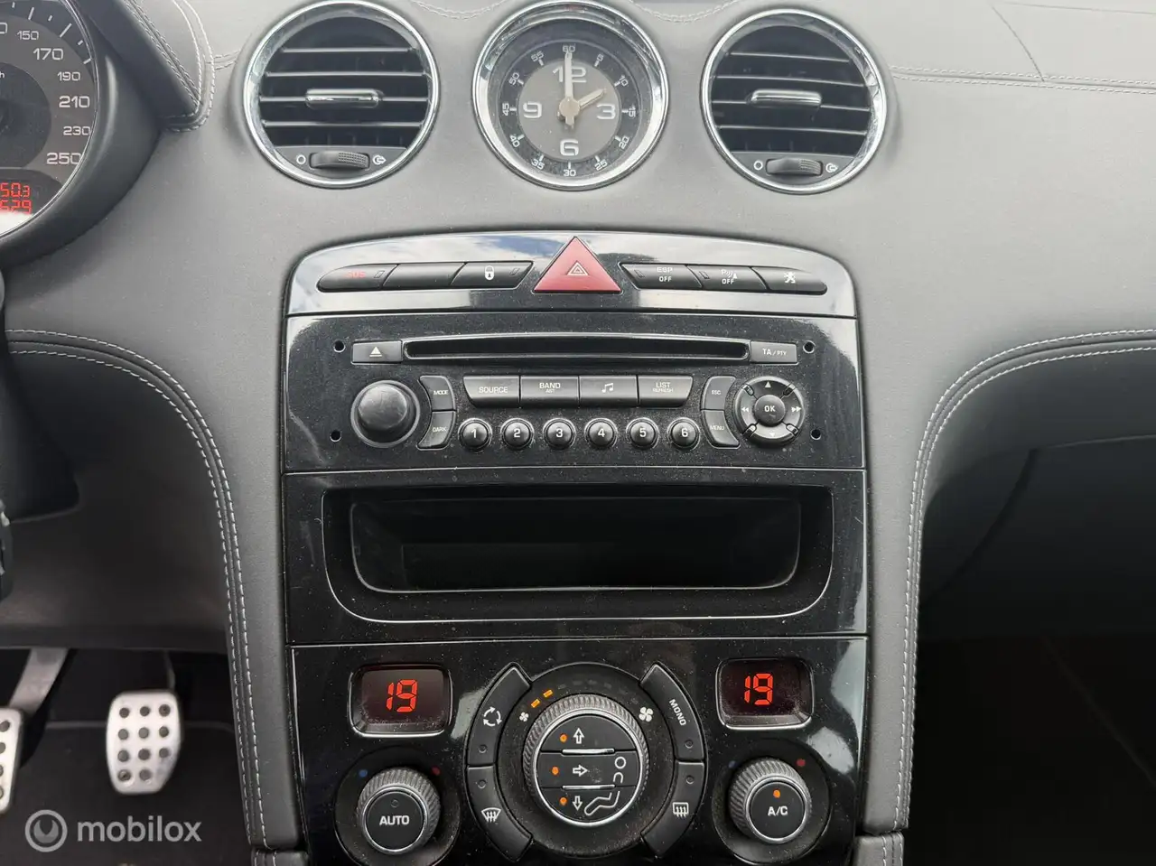 PEUGEOT RCZ 1.6 THP - 156ch -  VOLANT CUIR - SIÈGES CHAUFFANTS - SELLERIE CUIR - CARNET ENTRETIEN COMPLET - CT OK