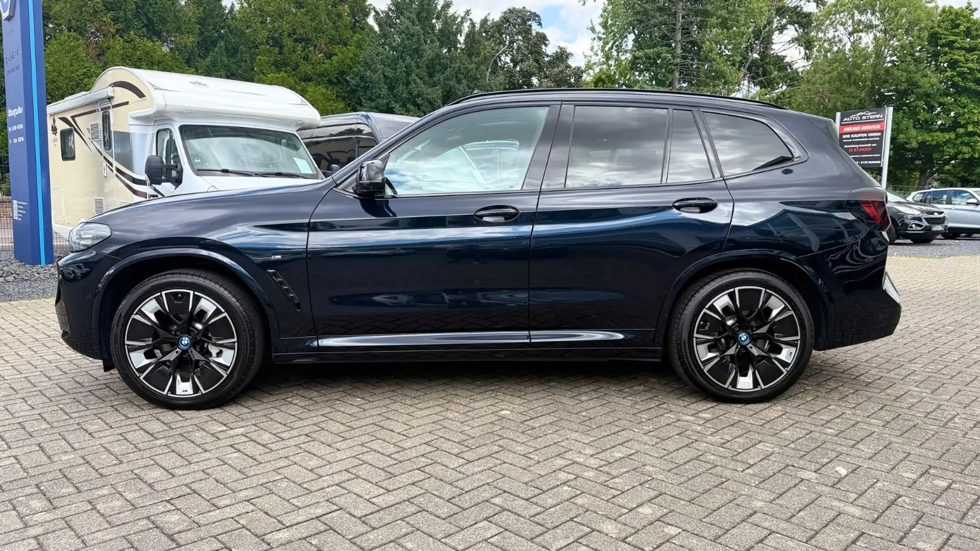 BMW iX3 Impressive M-SPORT PANO HUD AHK "VOLL" Noir - 2
