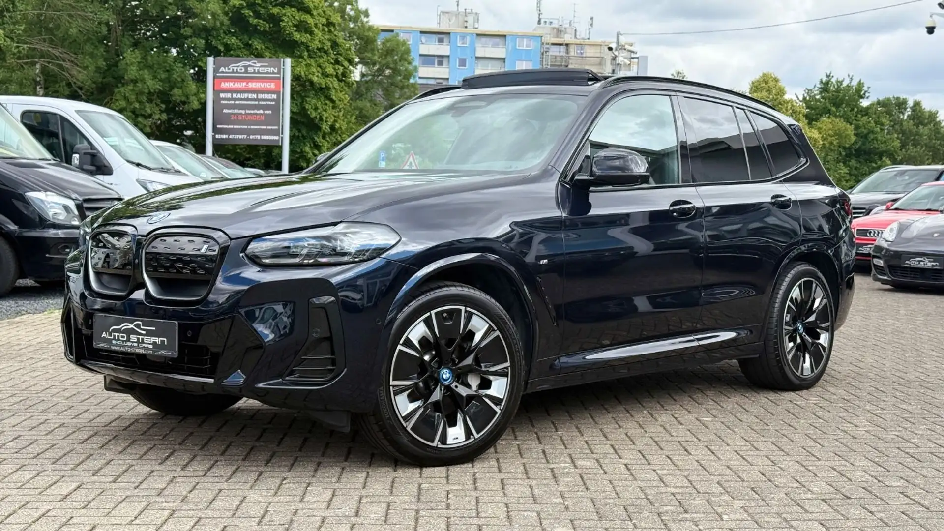 BMW iX3 Impressive M-SPORT PANO HUD AHK "VOLL" Noir - 1