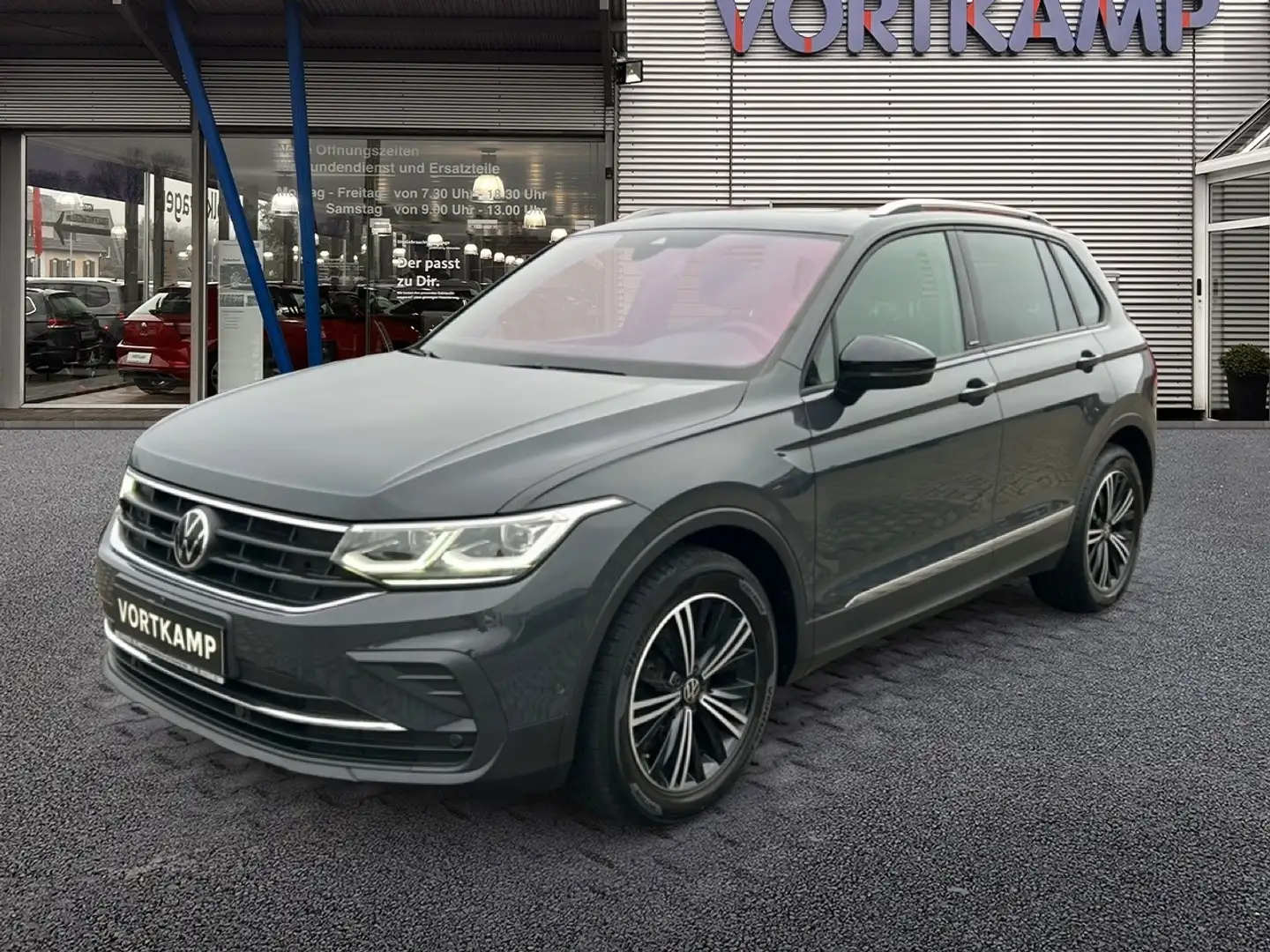 Volkswagen Tiguan United 2.0 TDI DSG AHK PANO STANDH IQ Grau - 2