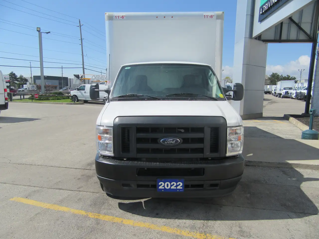 Ford E-450 снимка Ford E-450