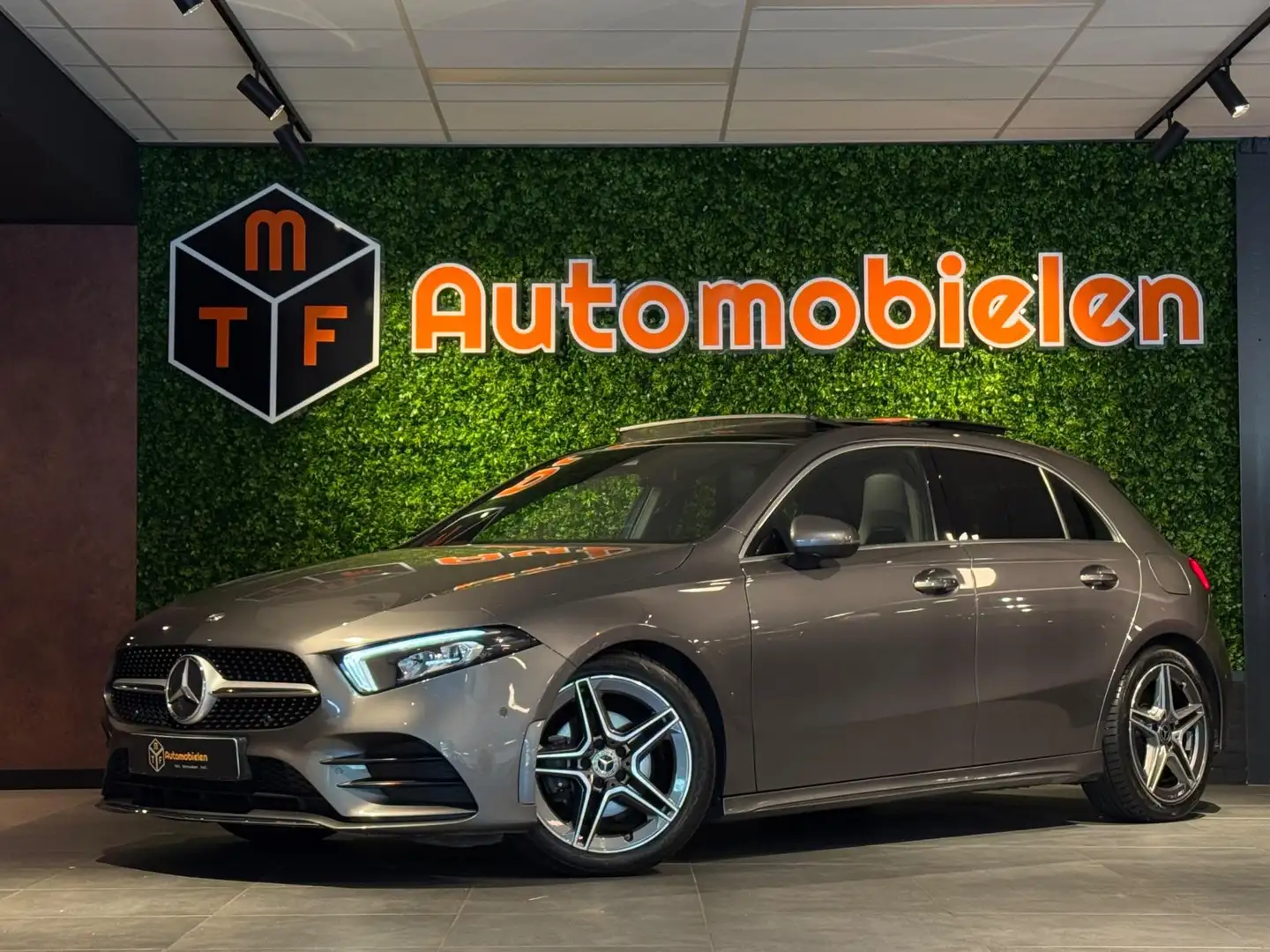 Mercedes-Benz A 200 AMG 163 PK|PANO|SFEER|CAMERA|ALARM|BOMVOL Grau - 1