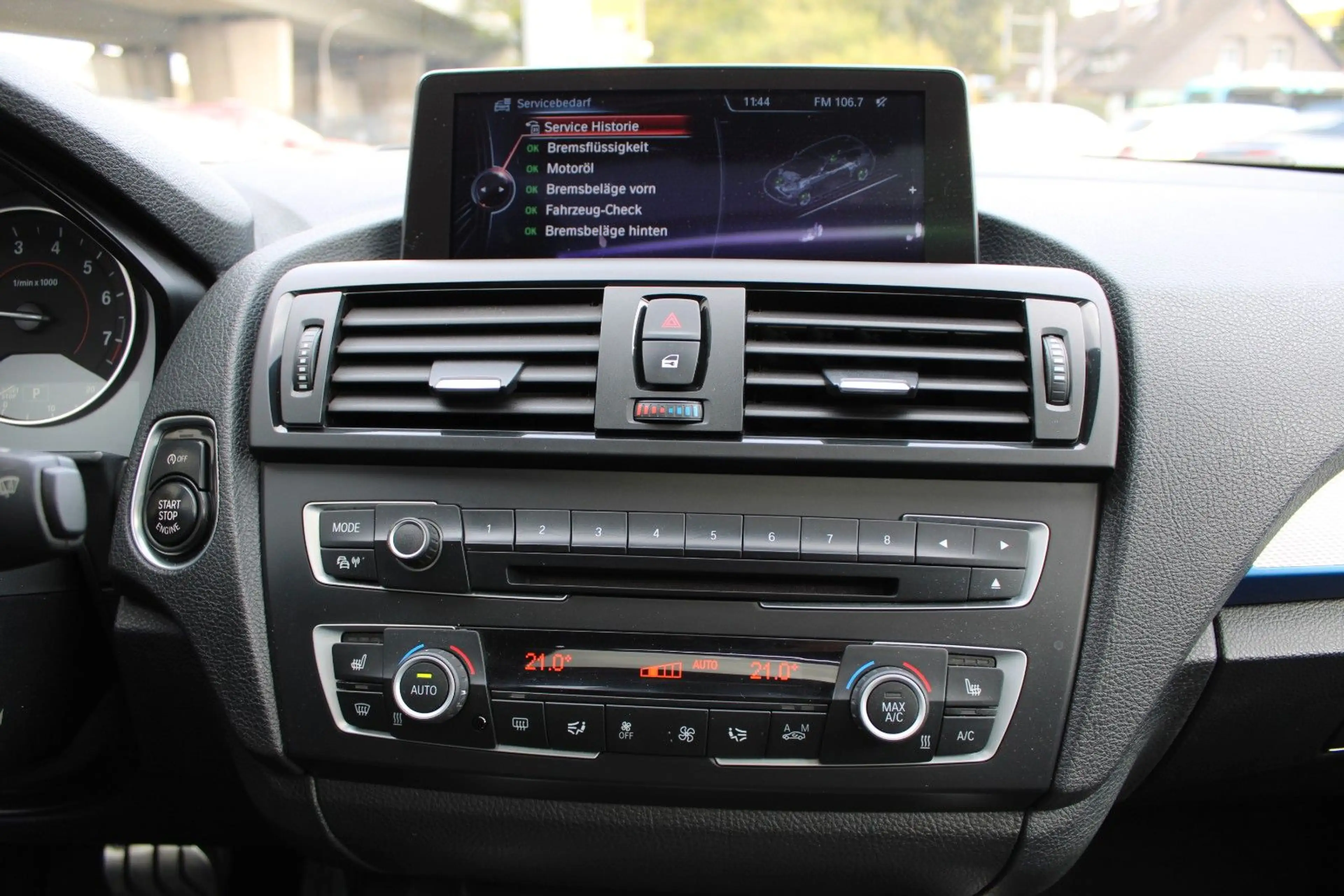 BMW 135 i xDrive Sport-Aut. — photo 14