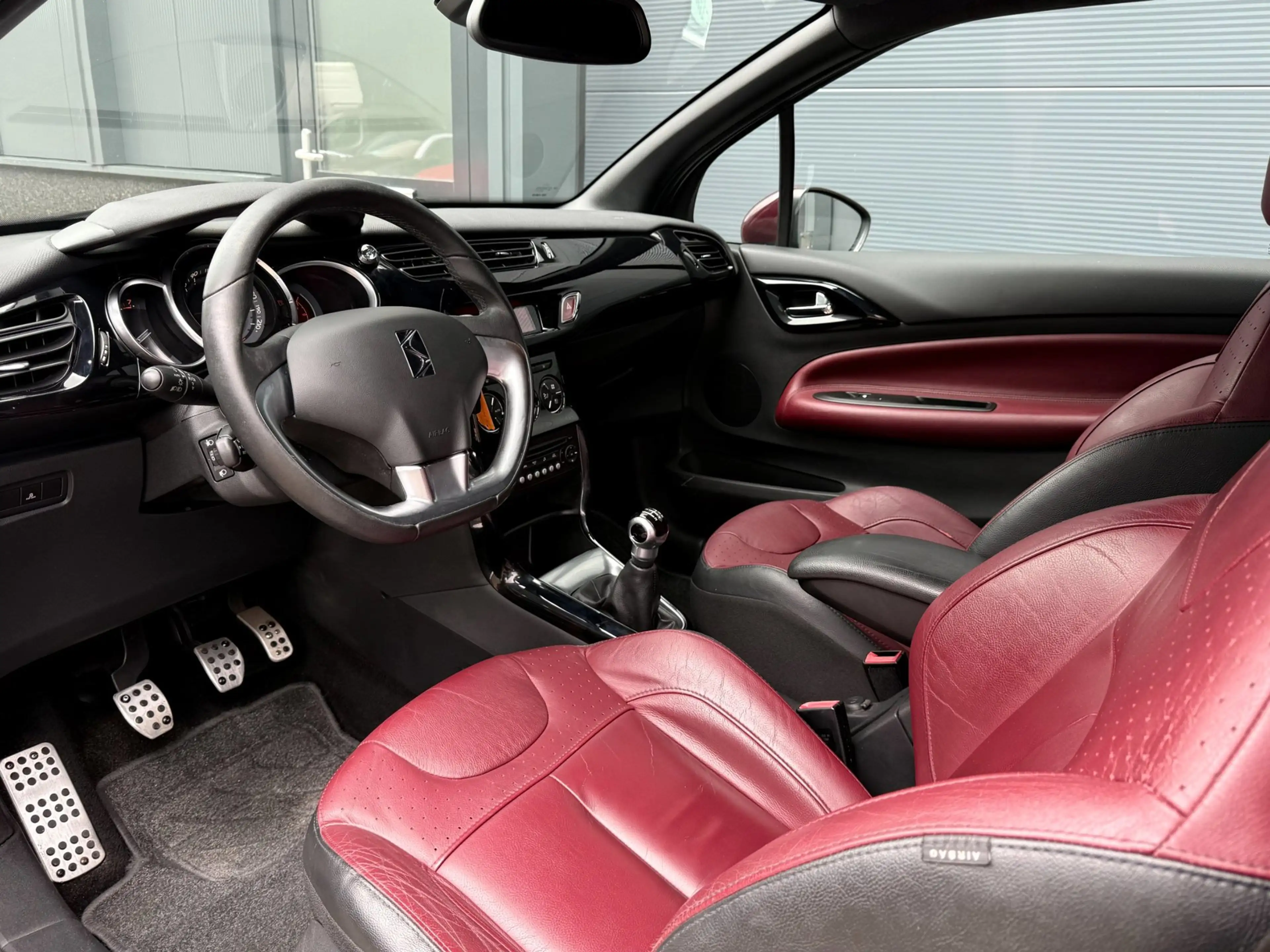 Citroen DS3 1.6 So Chic — photo 3