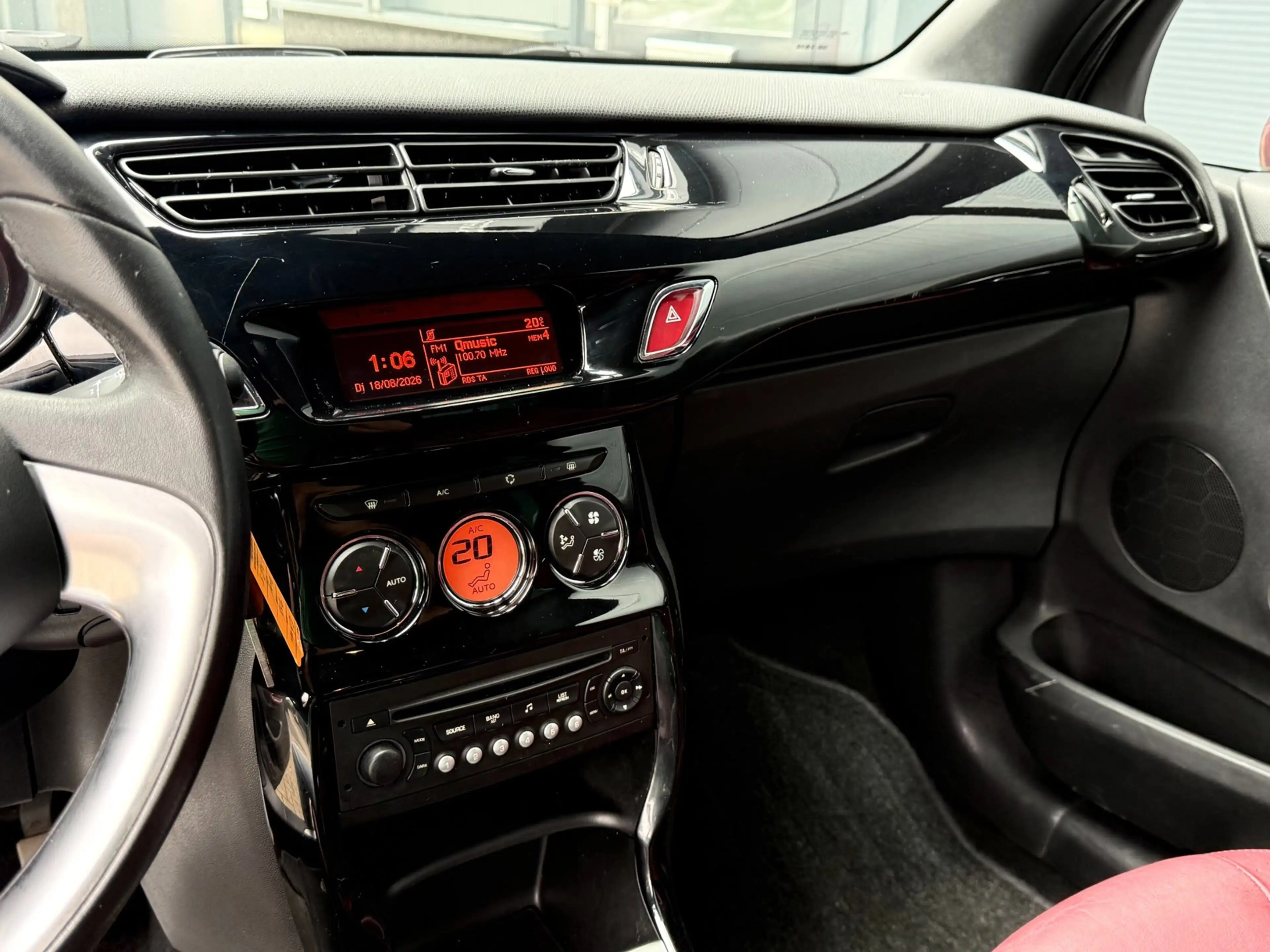 Citroen DS3 1.6 So Chic — photo 11