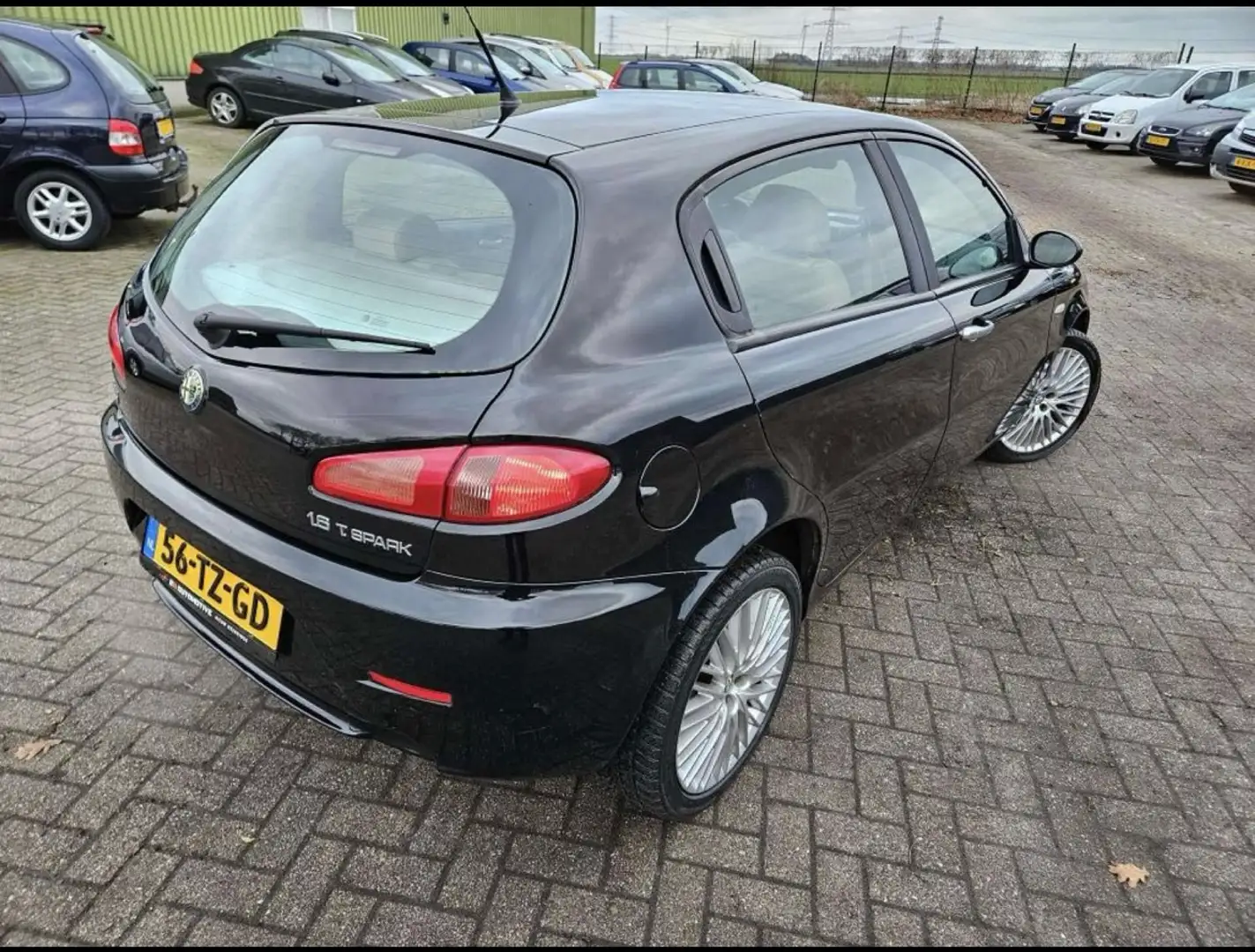 Alfa Romeo 147 1.6 TS Vel. Business Zwart - 2