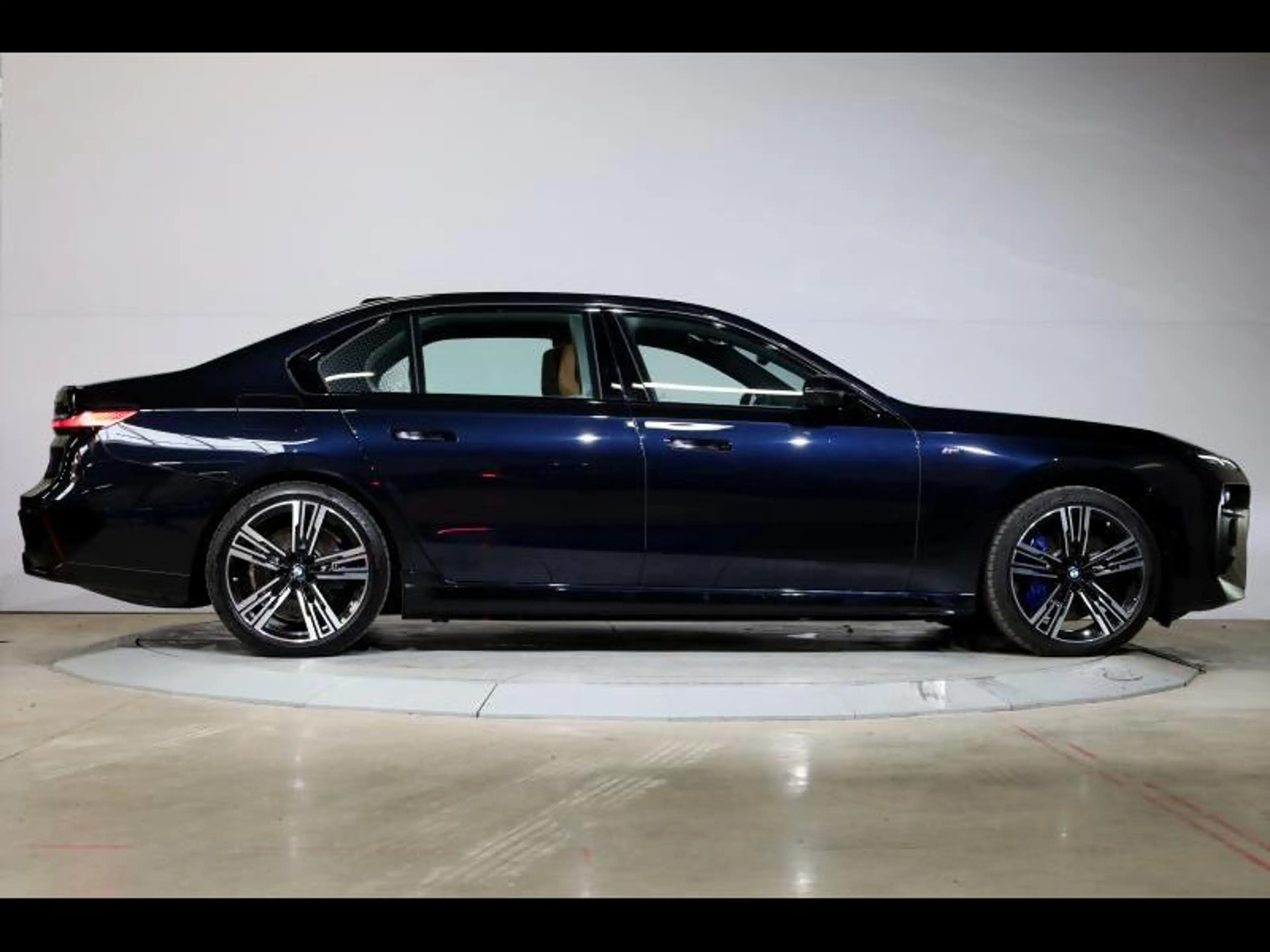 BMW i7 eDrive50 Kit M Sport — photo 3