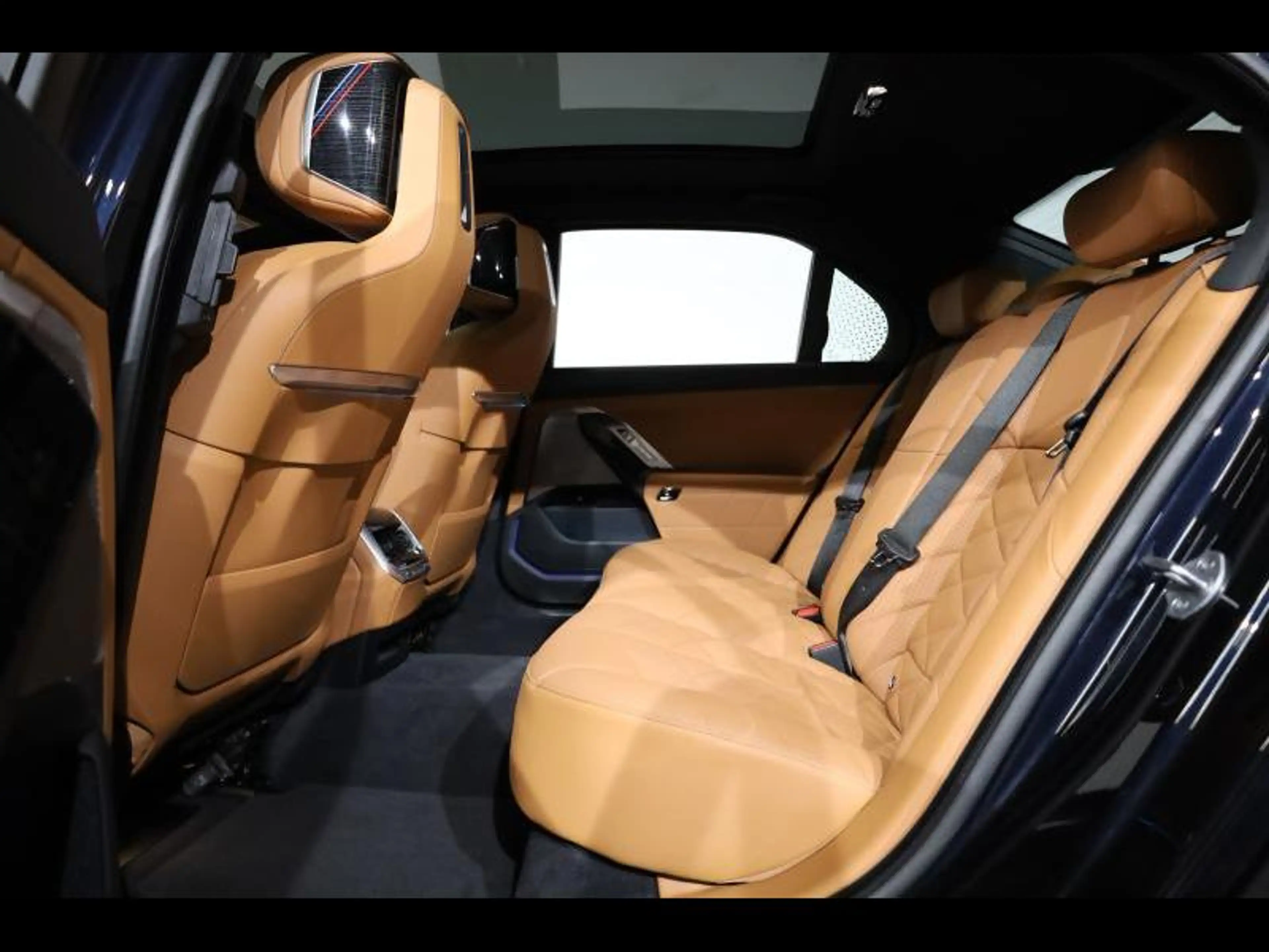 BMW i7 eDrive50 Kit M Sport — photo 8