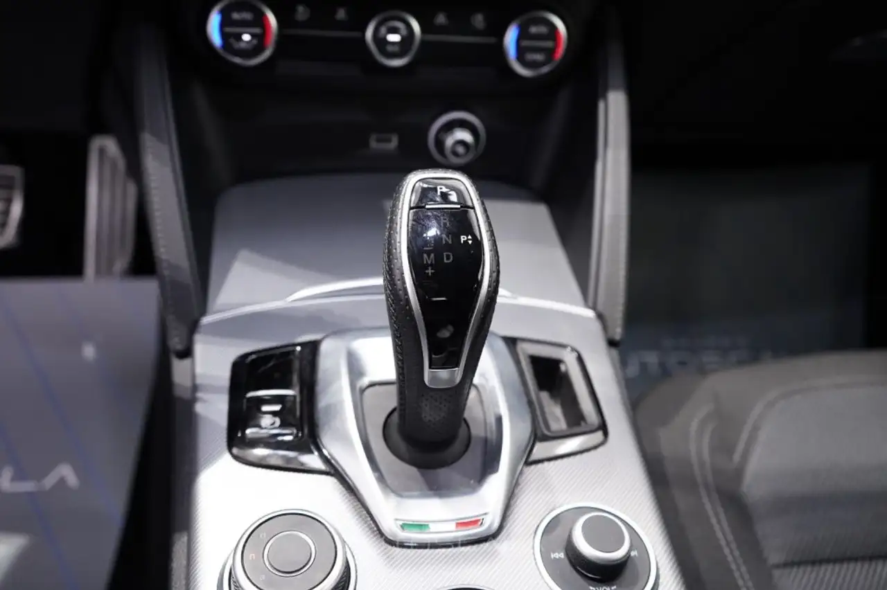 Alfa Romeo Stelvio 2024 — фото 21