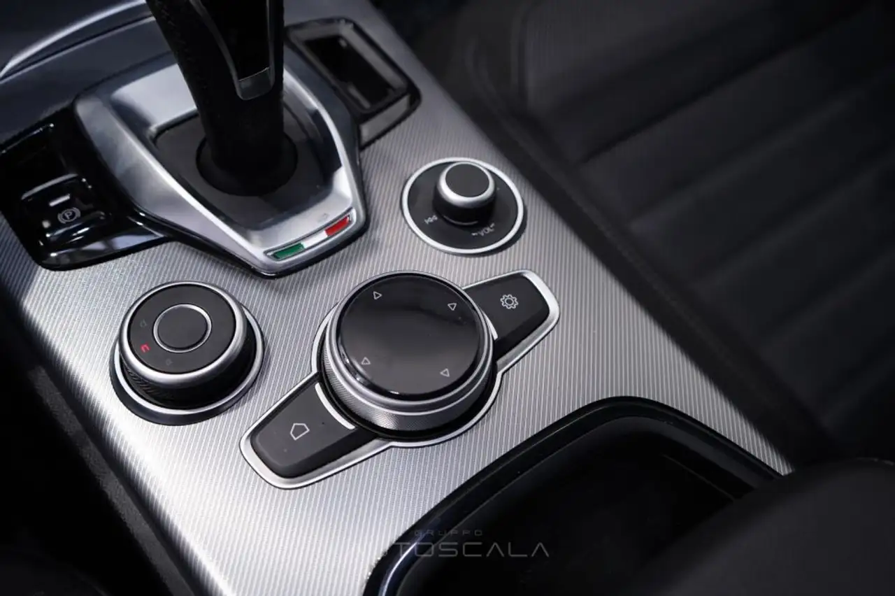 Alfa Romeo Stelvio 2024 — фото 22