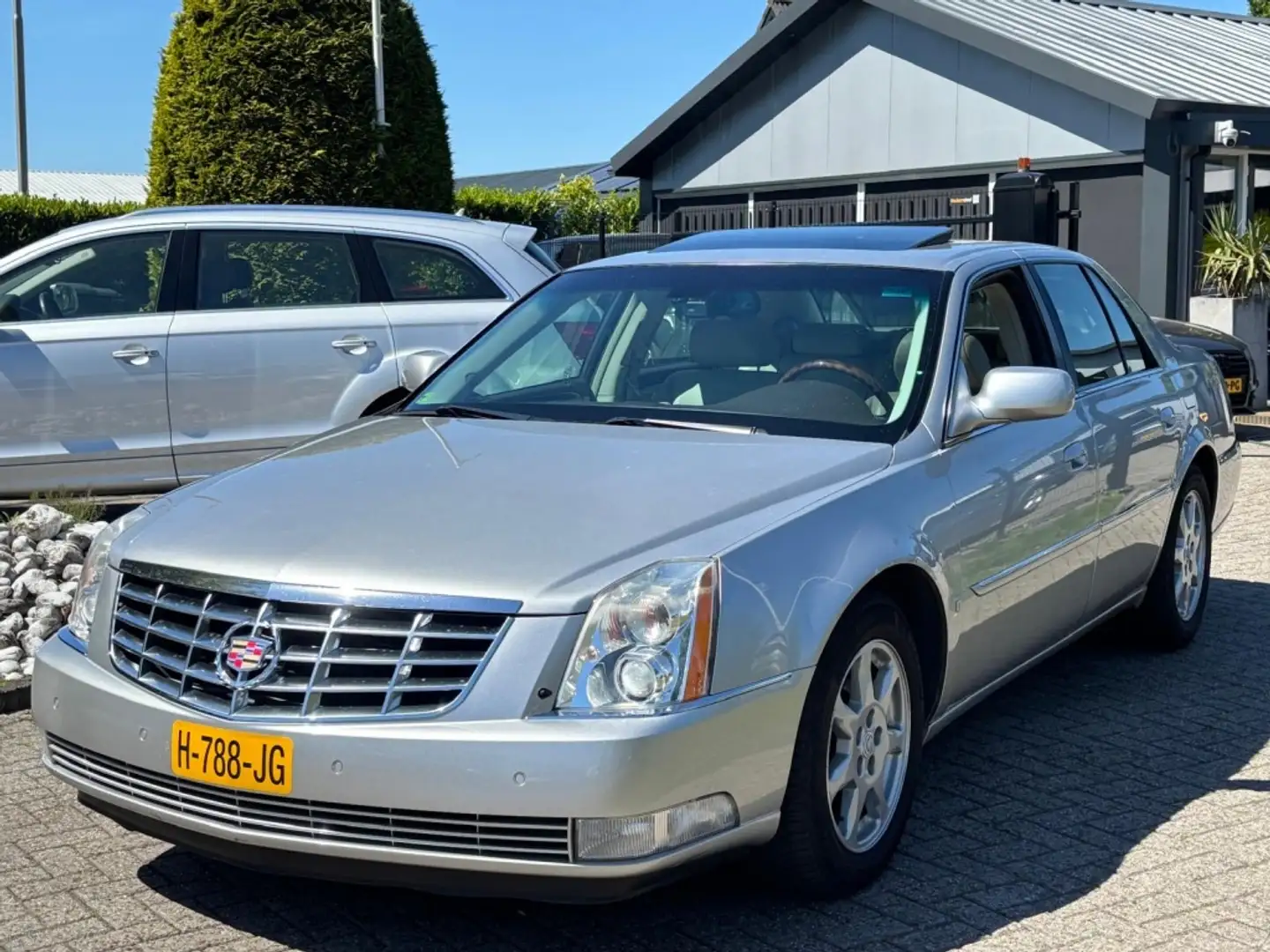 Cadillac DTS 4.6 V8 Northstar 2007 Youngtimer BTW Auto Grau - 1