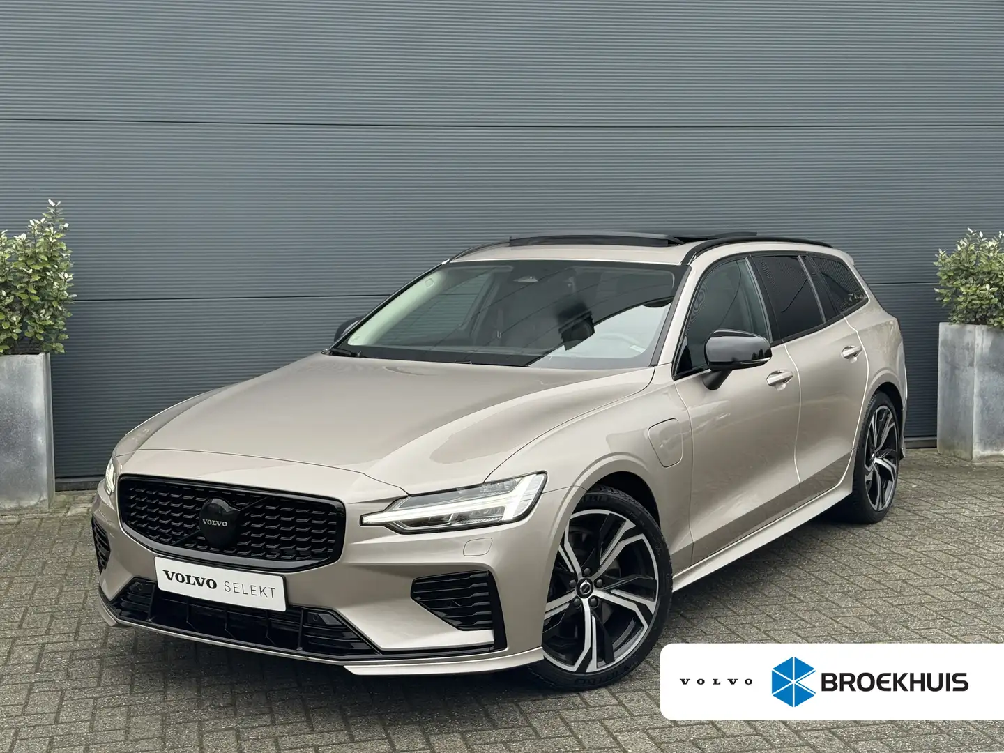 Volvo V60 2.0 T8 Plug-in hybrid AWD Ultimate Dark | 455pk! | Gris - 1