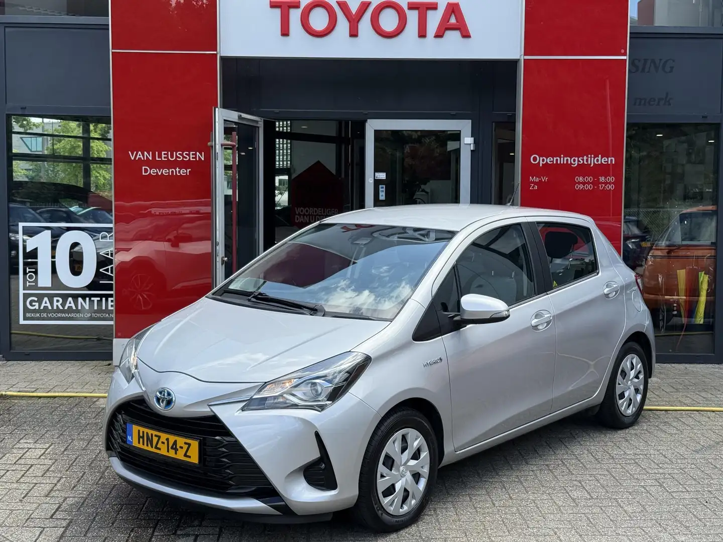 Toyota Yaris 1.5 Hybrid ACHTERUITRIJCAMERA BLUETOOTH CLIMA CONT Zilver - 1
